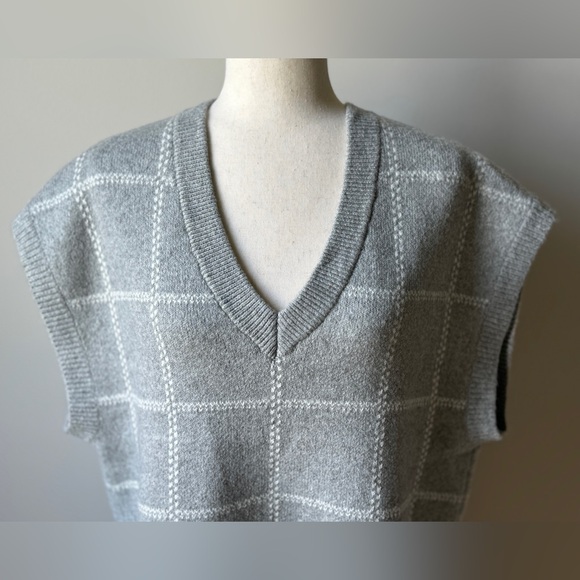 NWT |  a new day | V-Neck Windowpane Sweater Vest | Gray | Large - Picture 3 of 7